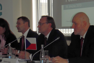 Tiskov konference k oteven vvojovho a prototypovho centra (zleva Klaus Helmrich, Eduard Palek, Vladimr Kulla)