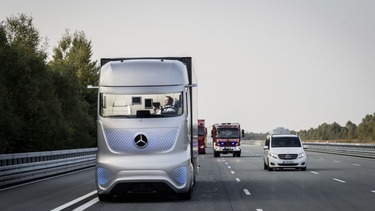 Obr. 8 – Obrázek z jízdy autonomního kamiónu budoucnosti od Mercedes-Benz [14]