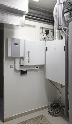 Obr. Vlastn centrln jednotka Smart Control je umstna v technick mstnosti spolen s rekuperan ventilan jednotkou.