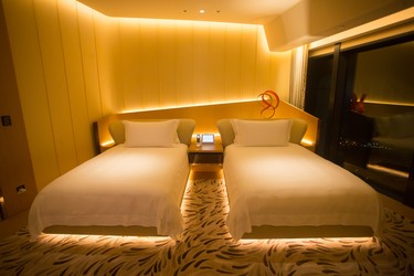 Elektronika HDL k řízení osvětlení exteriéru i interiéru v luxusním hotelu Morpheus, foto HDL