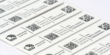 RFID etikety s QR kódem umožňují rychlé načítání potřebných informací