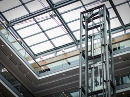 Změny předpisů v oblasti výtahů a zdvihacích plošin pro dopravu osob s omezenou schopností pohybu